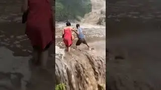 Tourist rescue from kempty fall | mussoorie | uttarakhand | waterfall is Dangers during rainy