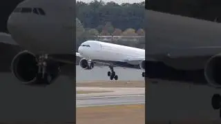 A330 Action 🔺 Delta A330-300 Touchdown at ATL!