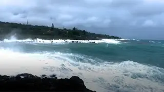 Strong waves hit Colombia's San Andr&eacute;s as Julia becomes a hurricane