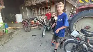 Oldtimer Mofa Reparatur es ist so cool, zu h&ouml;ren, wie sie laufen!