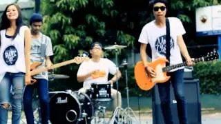 Dancing Donuts - Sebuah Cerita (Official Music Video)