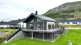 Agnete og familien fikk tilpasset det moderne huset Vads&oslash; til en unik tomt