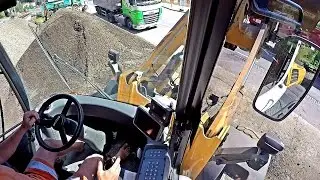 Loader Liebherr 566 - cab view