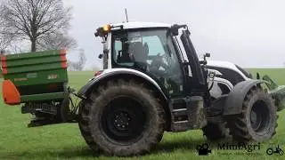 Un VALTRA N154 aux jantes BLACK | &Eacute;pandage d'engrais 2020
