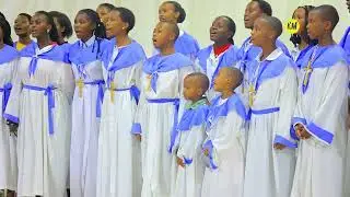 Aba Pueri Cantores ba Diyosezi ya Nyundo baririmbiye abitabiriye igitamo mu njyana iri classical