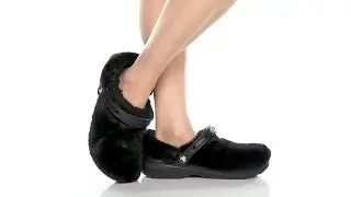 Crocs Classic Fur Sure SKU: 9547327