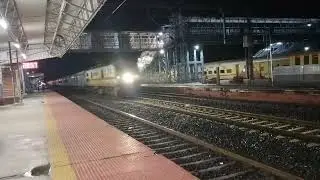 12655 Ahmedabad - MGR Chennai Central Navjeevan SF Express Skipping Nidubrolu Station#indianrailways