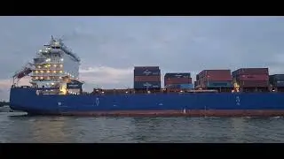 Container ship 