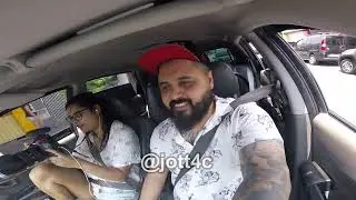 Mulher abandona marido em frente da casa da amante