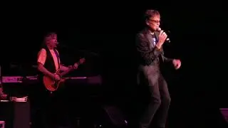 MARK LINDSAY Covers GOOD THING by Paul Revere & The Raiders Happy Together Tour 2011 in Phoeinx, AZ