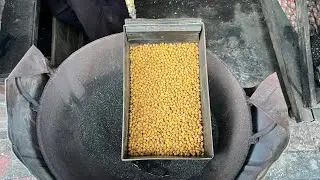 Shillong's All Time Favourite Sand Roasted Chickpeas & Matar | Shillong Street Food