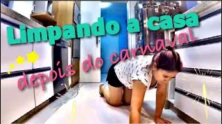 Limpando a casa depois do carnaval