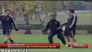 Ronaldinho Zlatan'ı Taklit Ediyor :D  (Ronaldinho imitating Zlatan)