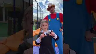 Pap&agrave; Salvo diventa Super Mario e fa balletto con Giorgia Mercoled&igrave;! #salvoegiorgia #shorts