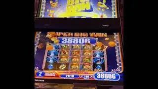 $1,215.40Probando suerte en el casino. Bloquie la maquina.y el progresivo durante los juegos gratis.