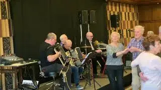 Frank Morrison - Saunter Together (Flower of the Quern & Maggie)