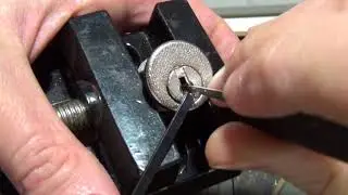 (207)  Mailbox Locked Single Pinned Pick