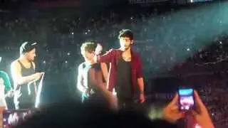 The boys saying goodbye, One Direction, Stade de France, Paris, 21/06