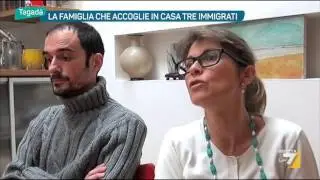 La famiglia che accoglie in casa tre immigrati