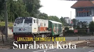Suasana lalu lalang kereta sore hari di Stasiun Surabaya Kota
