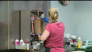 Restaurants inside Youngstown building&rsquo;s food court slowly wait for customers to return