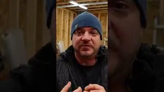Что такое красный провод в лампочке?
