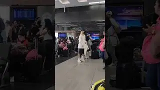 Felix at the airport in Mexico City ☹️ se ve cansadito ☹️ #straykids #felix #kpop #skz