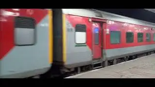 14217 Prayagraj Sangam- Chandigarh Unchahar Express Arrived at Prayag Jn PF No- 01