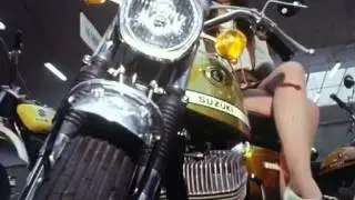 Salon Moto. Paris .  Decembre 1970