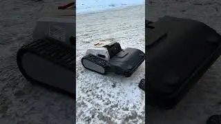 РОБОТ-ГАЗОНОКОСИЛКА СОШЕЛ С УМА И ПОЕХАЛ КОСИТЬ СНЕГ!