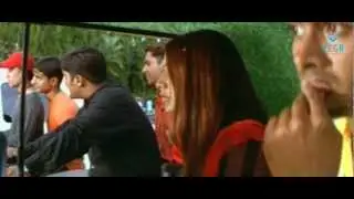 Uday Kiran Flirting With Aarthi Agrawal - Nee Sneham