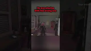 Он стоит на 20 ступнях вниз.