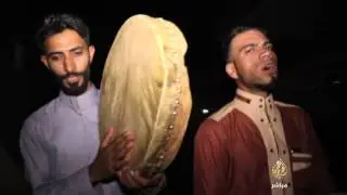 المسحراتي في شوارع الموصل بالعراق