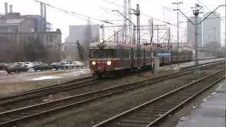 Pociągi REGIO na stacji Ł&oacute;dź Fabryczna: EN57-997, EN57-1251, EN57-1386, EN57-1450, EN57-1452