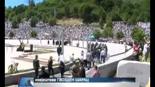 Vučić pogođen kamenom u glavu, delegacija evakuisana iz Potočara