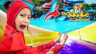 AQILA NYOBAIN SEMUA WAHANA PEROSOTAN DI THE JUNGLE WATER PARK BOGOR