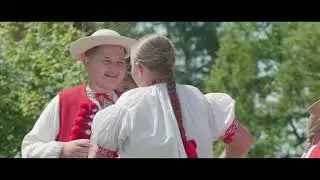 Zabawy i tańce na placu - Zespół Regionalny MAŁA ISTEBNA - 28 Święto Dzieci Gór w Nowym Sączu