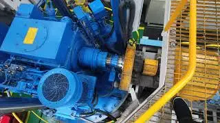 Operating a retractable azimuth thruster.