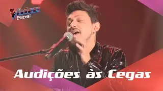 Erik Escobar sings 