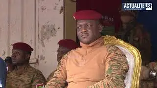 Tour du Faso :le Capitaine Ibrahim Traoré remet le maillot jaune à Paul Daumont à la dernière étape