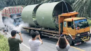 Truk Alami Gagal Nanjak Dan Butuh Pertolongan Untuk Di Tarik 