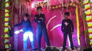 Meme and dance performance by students 