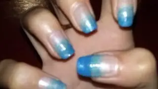Plastic Wrap Nail Tutorial | Beige nails with blue ombre/gradient effect