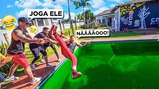 CAI NA PISCINA ABANDONADA - ESTAVA PODRE 🤢 !! * vou me vingar deles *