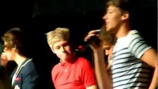 What Makes You Beautiful - One Direction (Live at Radio City)