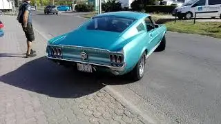 1967 Ford Mustang Fastback 390 & 1976 Ford Mustang II 302