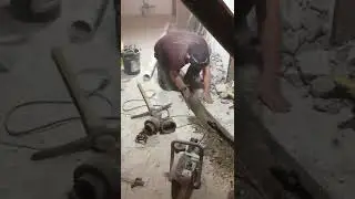 Ремонтирую треснувший чугунный элемент под полом подвала. #КрасивыйИлиУдобный #ShortsmasChallenge