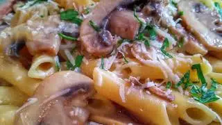 PASTA CON SALSA DE CHAMPIÑONES sin NATA # 4 CUALIDADES.... fácil, rápida, saludable y económico.