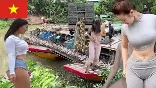Full Video: Unbelievable 900,000 Ducks Crawl Off 3 Boats &ndash; Rare River Farming Profit