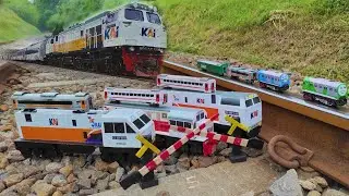Menemukan Kereta Api Indonesia, KRL Commuterline, Lokomotif cc300, Palang Pintu Perlintasan KAI #01